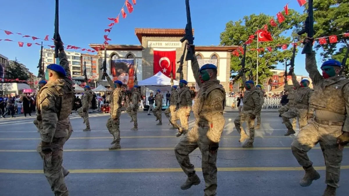 Afyonkarahisar’da 104 Yıllık Gurur! Zafer Meydanı’nda Tarihi Coşku
