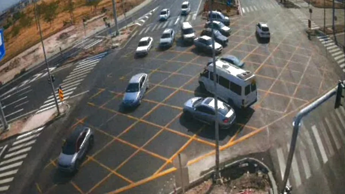 Akıllı Kavşakta Trafik Kurallarına Dikkat