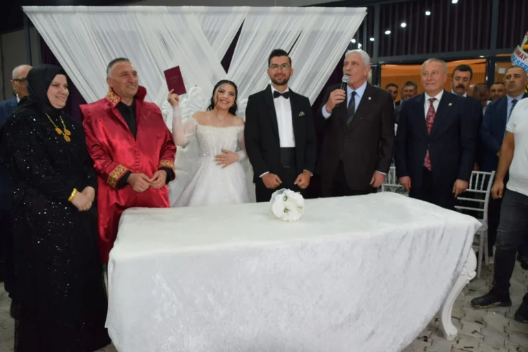 DERVİŞOĞLU VE OLGUN, GENÇ ÇİFTİN NİKÂH ŞAHİDİ OLDU