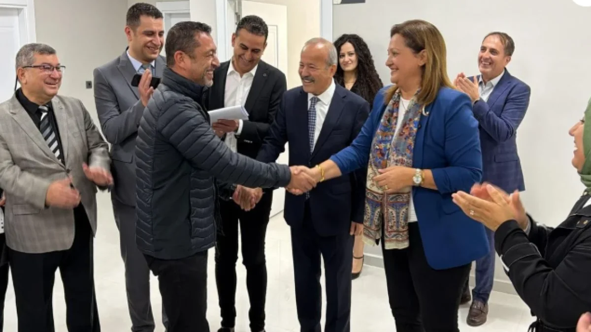 Açılışta Sürpriz Mutabakat: Burcu Köksal İstedi, Mehmet Taytak Araya Girdi, Söz Alındı!