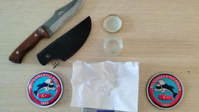 Afyonkarahisar’da Denetimler Sıkılaştı: Silah, Uyuşturucu ve Bıçaklar Ele Geçirildi
