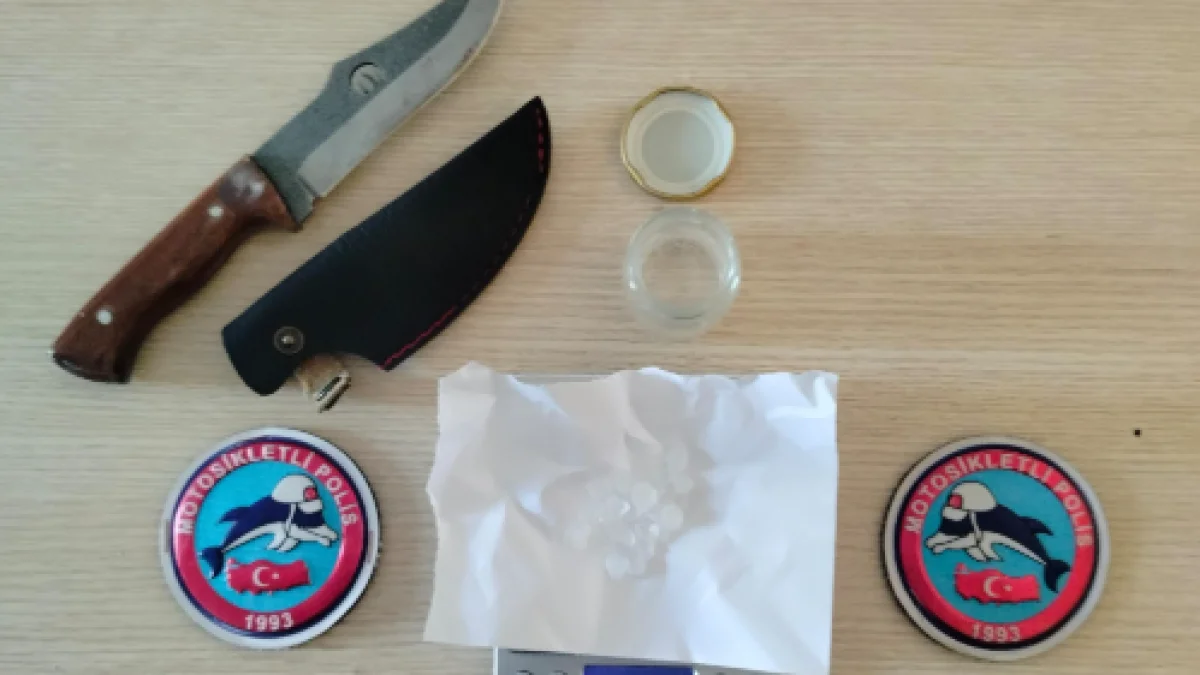 Afyonkarahisar’da Denetimler Sıkılaştı: Silah, Uyuşturucu ve Bıçaklar Ele Geçirildi