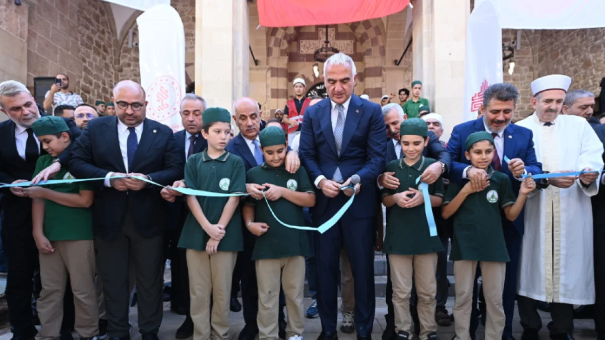 BAKAN ERSOY 5 CAMİYİ İBADETE, KAHRAMANMARAŞ KALESİ’Nİ ZİYARETE AÇTI