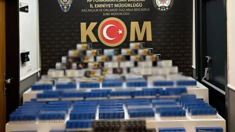 Dinar’da Kaçakçılık Operasyonu: Bin Paket Sigara ve Binlerce Makaron Ele Geçirildi
