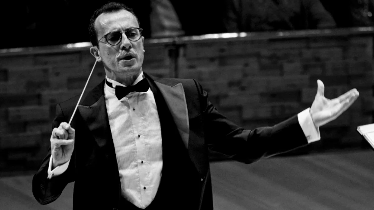 “İki Asırlık Sanat Yolculuğunu Dünyanın Seçkin Sahnelerinde Sürdürüyor”