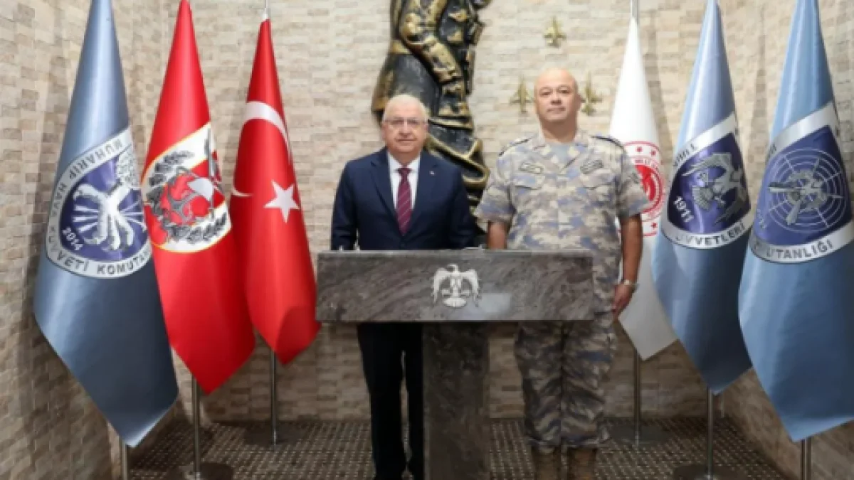 Milli Savunma Bakanı Yaşar Güler’den Afyonkarahisar’da Üs Komutanlığı Ziyaret