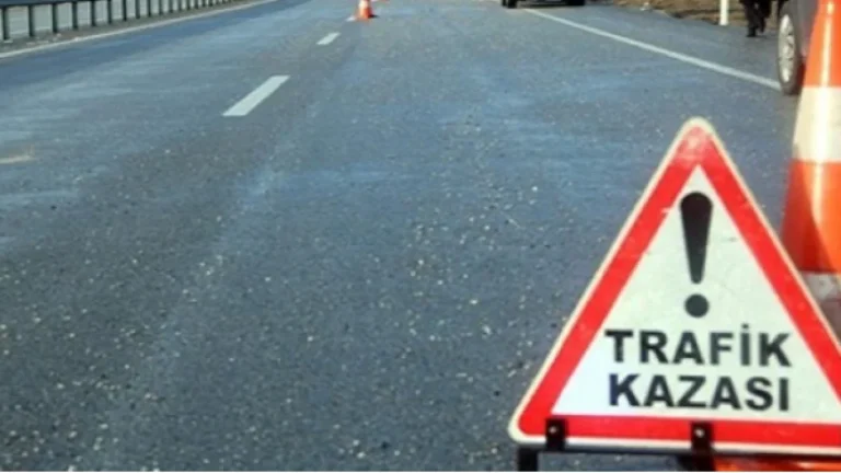 Sandıklı’da Kontrolden Çıkan Otomobil Devrildi: H.G. ve M.G. Yaralandı