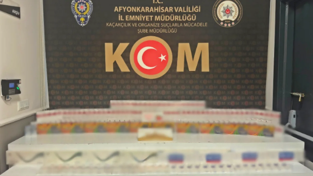 ŞÜPHE ÜZERİNE DURDURULDU! ARAÇTAN 700 PAKET KAÇAK SİGARA ÇIKTI