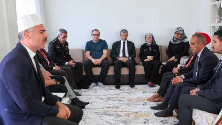 Vali Aktaş’tan Şehit Polis Mehmet Ali Topatan’ın Ailesine Duygulandıran Ziyaret