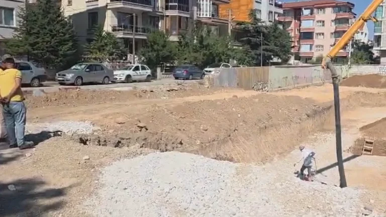 Zafer Mahallesi Semt Polikliniğinde Zemin Beton Çalışmalarına Başlandı