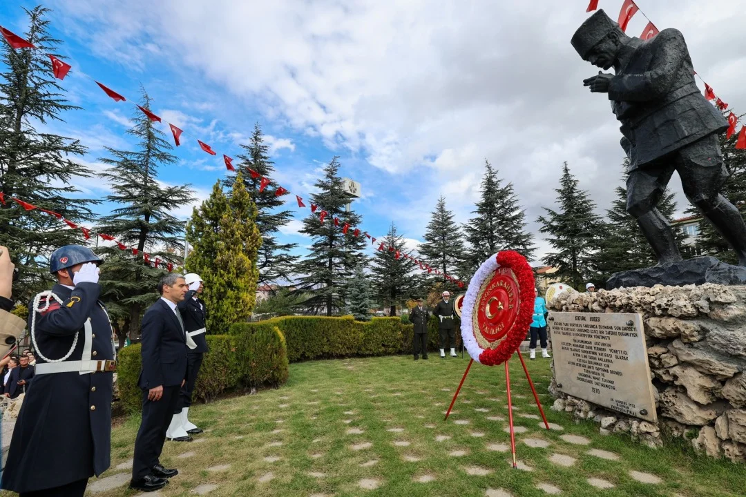 Afyonkarahisar'da 29 Ekim Cumhuriyet Bayramı Çelenk Sunma Töreni Düzenlendi - Detay Görsel 1