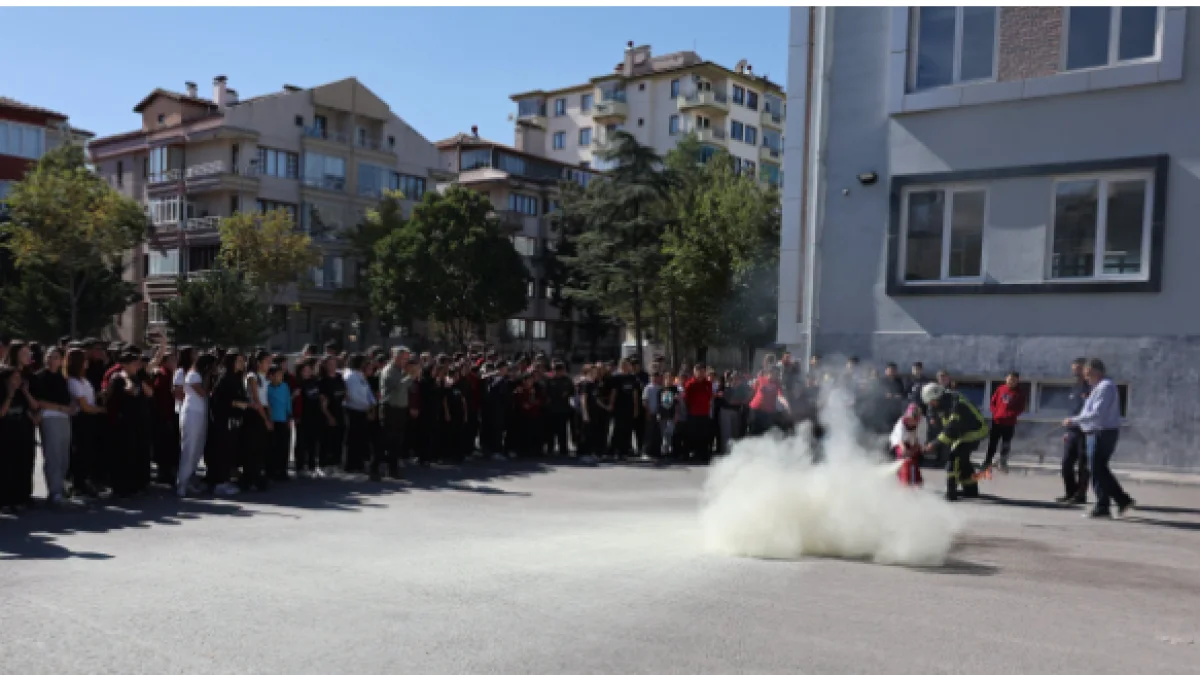 Afyonkarahisar’da İlköğretim Okullarında Deprem ve Yangın Tatbikatı Yapıldı