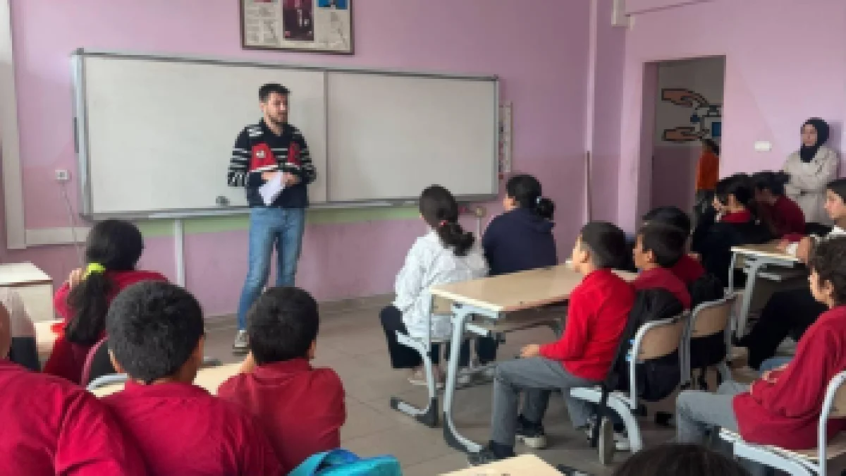 Afyonkarahisar’da Okullarda Dev Siber Operasyon: Jandarma Yüzlerce Öğrenci ve Öğretmene Ulaştı