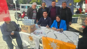 AK Parti Afyonkarahisar Teşkilatı Kent Meydanı’nda Stant Açtı: Yeni Üye Kayıtları Yapıldı