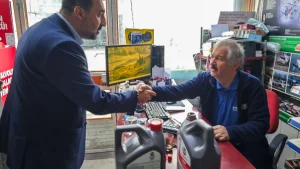 BAŞKAN ÖZGÜR KAVAK “ALIN TERİNİN VE ZANAATIN YANINDAYIZ”