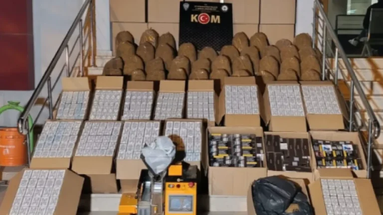 Bolvadin’de Şüphe Üzerine Durdurulan Araçtan Binlerce Kaçak Malzeme Çıktı!