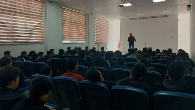 Dinar’daki Liselerde Öğrencilere Siber Güvenlik Eğitimi Verildi