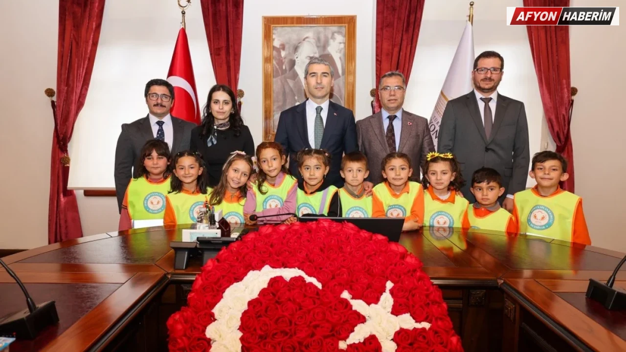 İscehisarlı Öğrencilerden Afyonkarahisar Tanıtım Kitabı - Detay Görsel 2