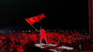 Kültürel Değerleri Modern Sahneyle Buluşturan Sunucu: Doğukan Alsay