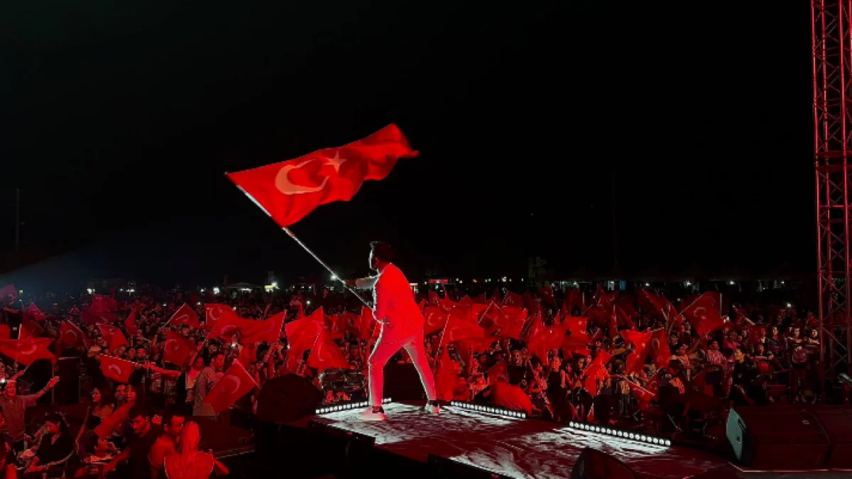 Kültürel Değerleri Modern Sahneyle Buluşturan Sunucu: Doğukan Alsay