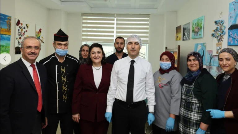 Vali Aktaş Emirdağ Fazlı-Macide Halaç Huzurevi Sakinleriyle Buluştu