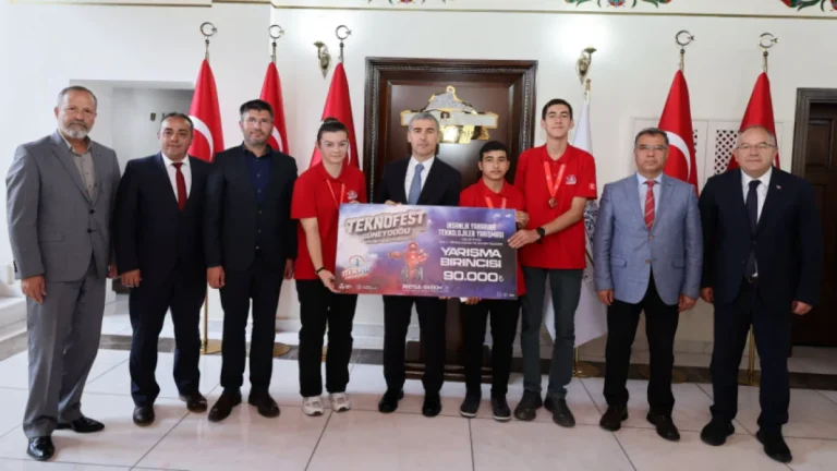 Vali Dr. Naci Aktaş’tan TEKNOFEST 2026 Şampiyonu SAYAR-TECH Takımına Tebrik