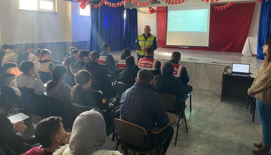   Afyonkarahisar İl Jandarma Komutanlığı Trafik Jandarma ekiplerince, öğrencilere yönelik
