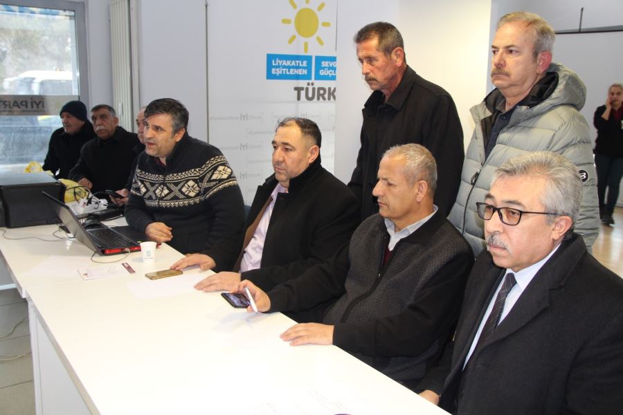 İYİ Parti Afyonkarahisar İl Başkanlığı tarafından, depremden etkilenen 10 ile