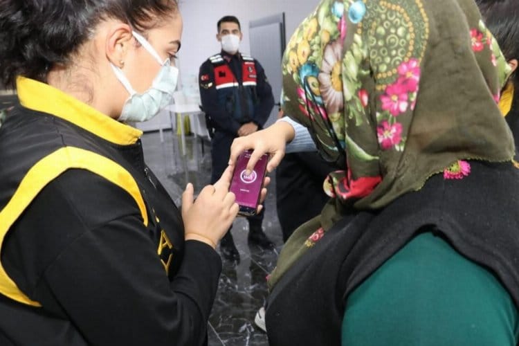 Aksaray’da KADES uygulaması hakkında kadınlara geniş bilgi verildi. Ayşe ALP&nbsp;