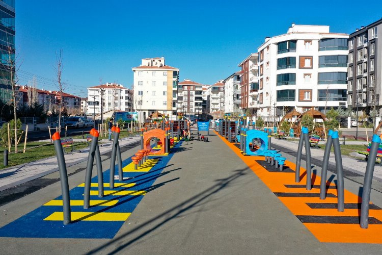 Aksaray Belediyesi tarafından Paşacık Mahallesinde yapımı tamamlanan yeni oyun parkı