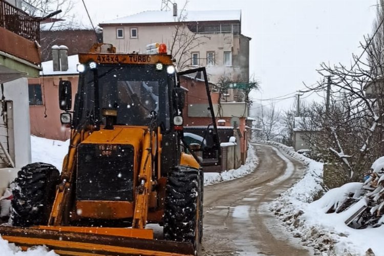 Kar yağışının başlamasıyla birlikte merkez kırsal fark etmeksizin kar küreme