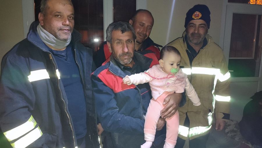 Afyonkarahisar Belediyesi arama kurtarma ekipleri, Gaziantep’te depremin ardından canların hayata tutunması