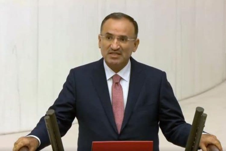 Adalet Bakanı Bekir Bozdağ, TBMM Genel Kurulu’nda yemin etti. TBMM
