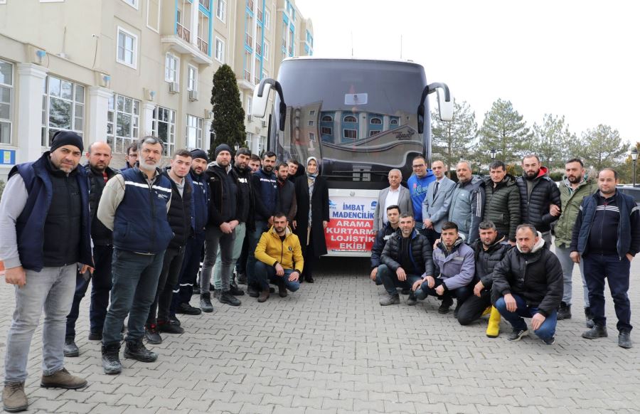 Afyonkarahisar Valisi Doç. Dr. Kübra Güran Yiğitbaşı, deprem bölgesinde arama