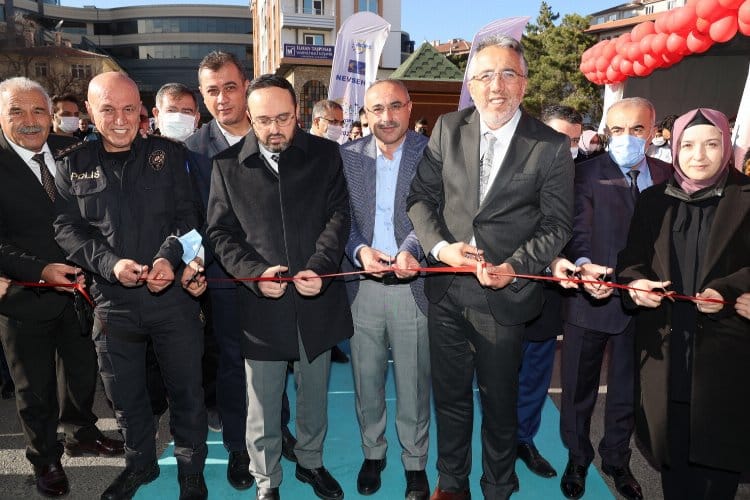 Nevşehir’de ‘kitap fuarı’ şenliği Nevşehir’de kitapseverlerin büyük bir heyecanla beklediği Nevşehir Belediyesi Kitap Fuarı