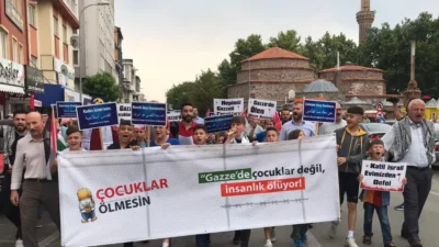 Filistin’de, katil İsrail’in yaptığı katliamlara karşı Afyonkarahisar’da çocuklar tepkilerini önce